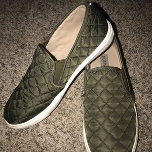 Steve Madden slip ons